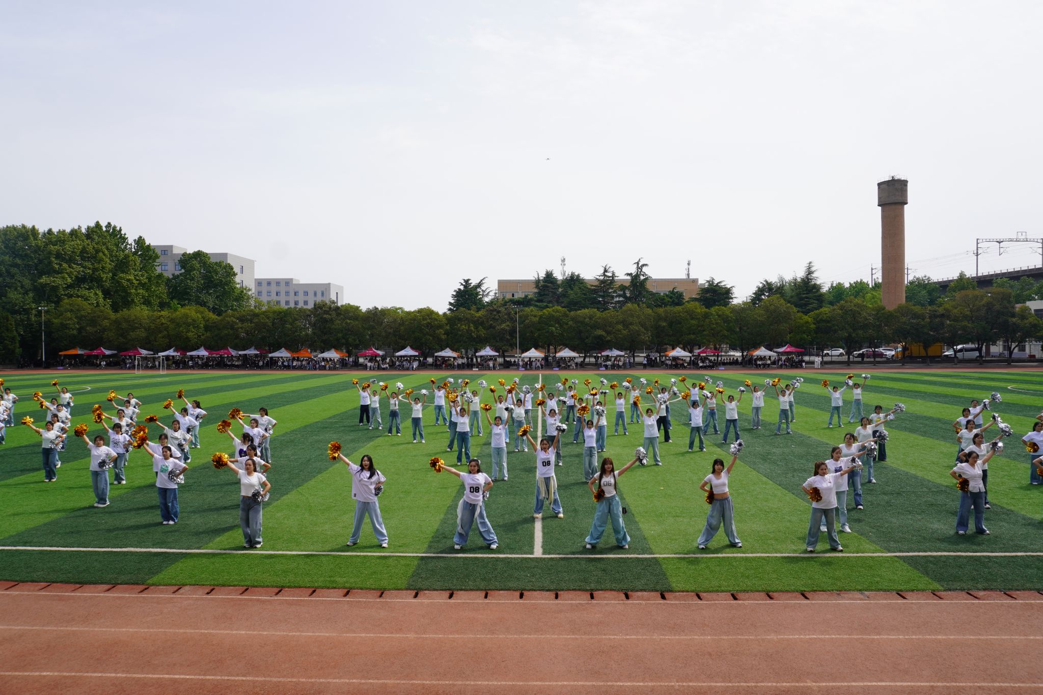我校第二十二届田径运动会秦都校区赛场圆满举行